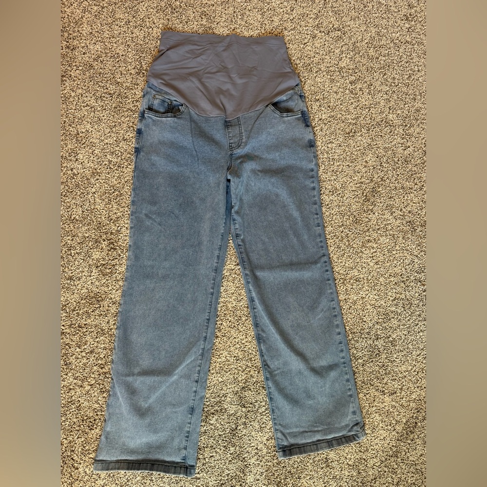 Maternity Straight-Leg Jeans with Stretch Waistband